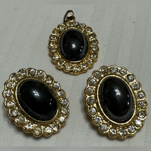 Black pearl style pendant, and earrings - Picture 1 of 4